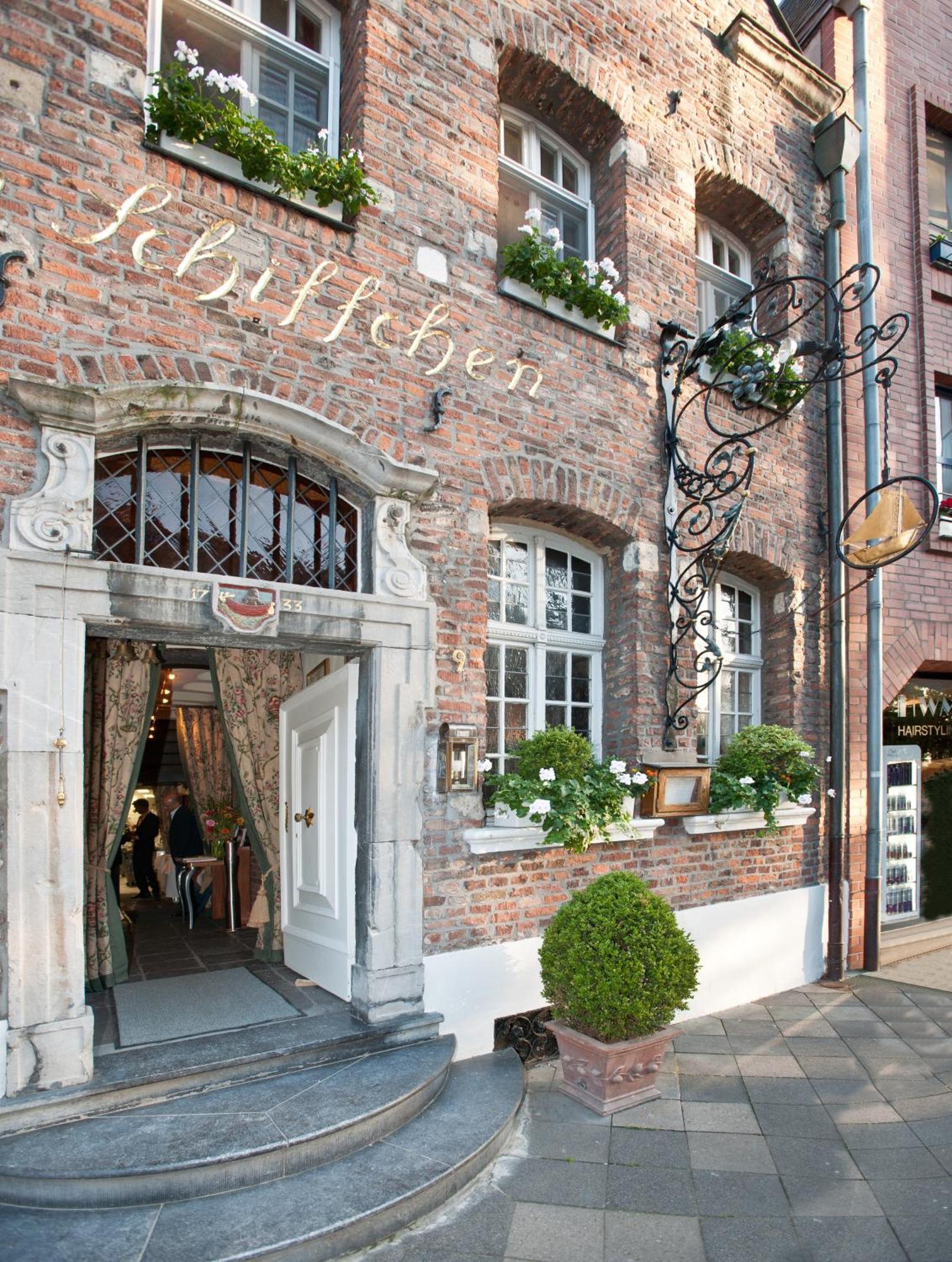 Hotel Barbarossa Düsseldorf Esterno foto